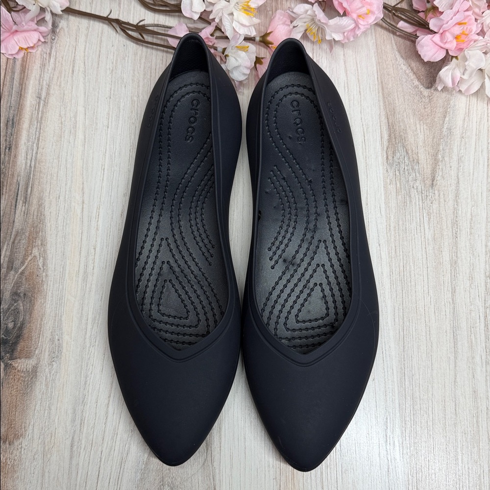 CROCS BROOKLYN POINTED FLAT - SIZE 7 Navy